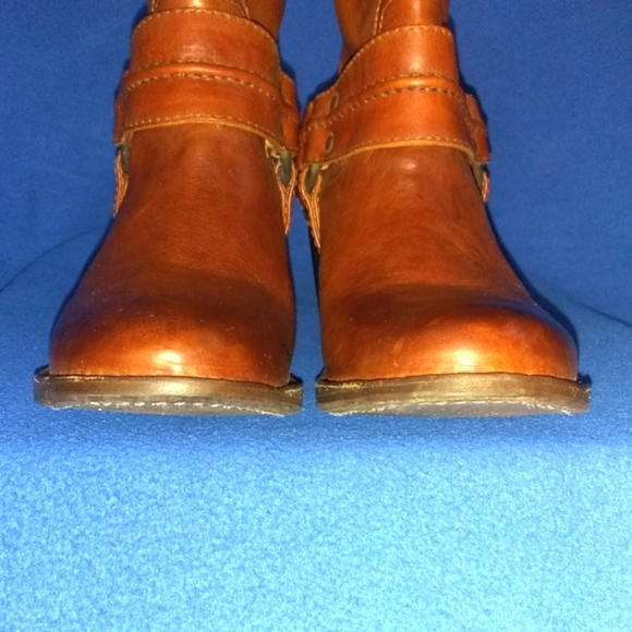 Frye Carmen Leather Harness Short Boots Whiskey 8.5 9 - Picture 5 of 12